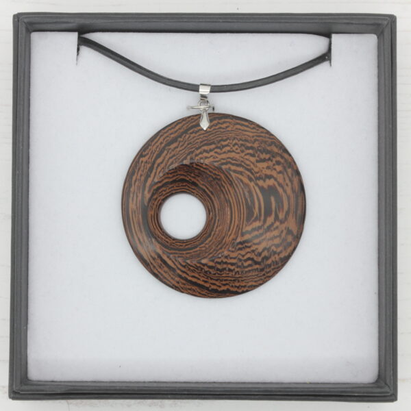 Off centre wood pendants – 2311006