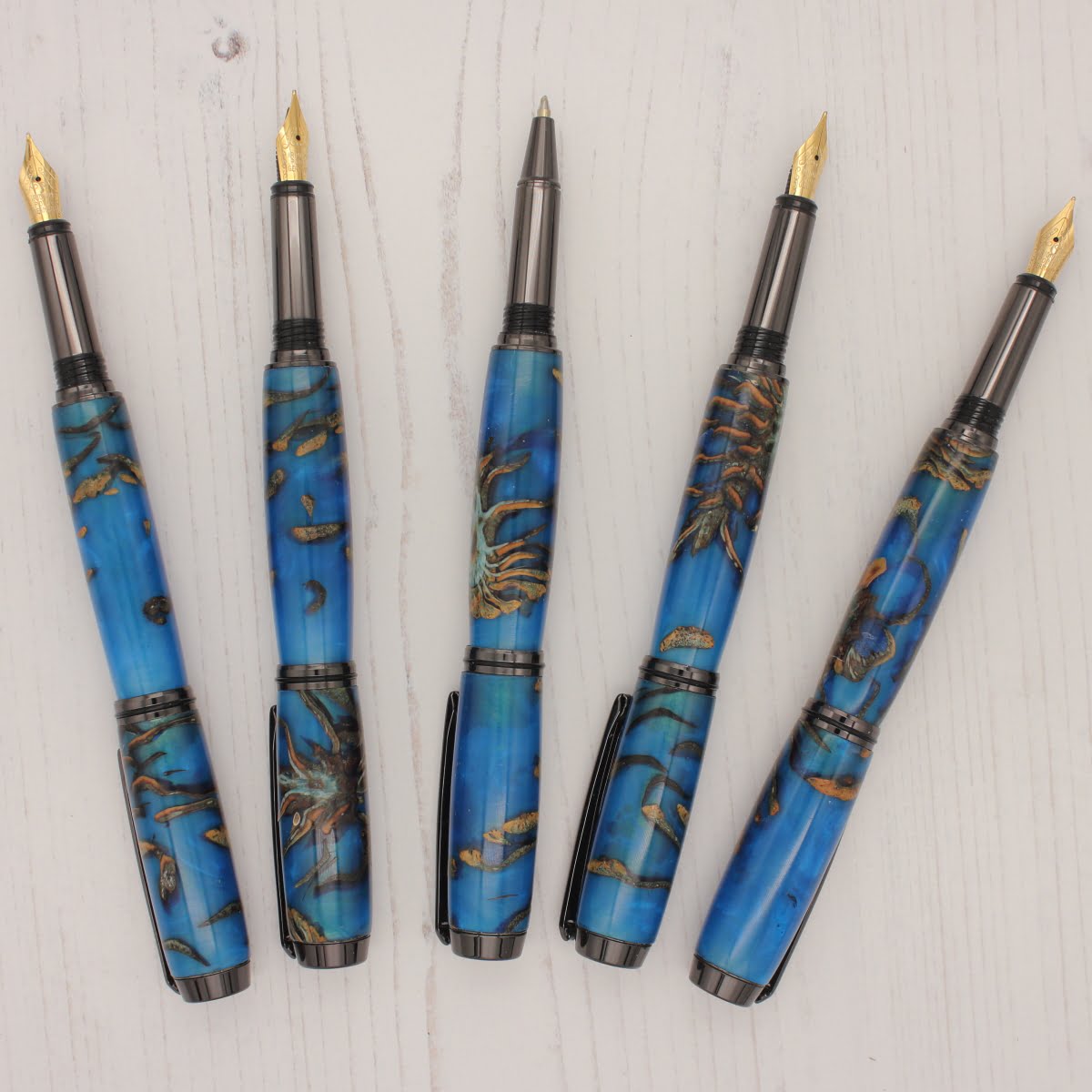 “Blue Flame” wood and resin – Junior Gentleman style desk pen